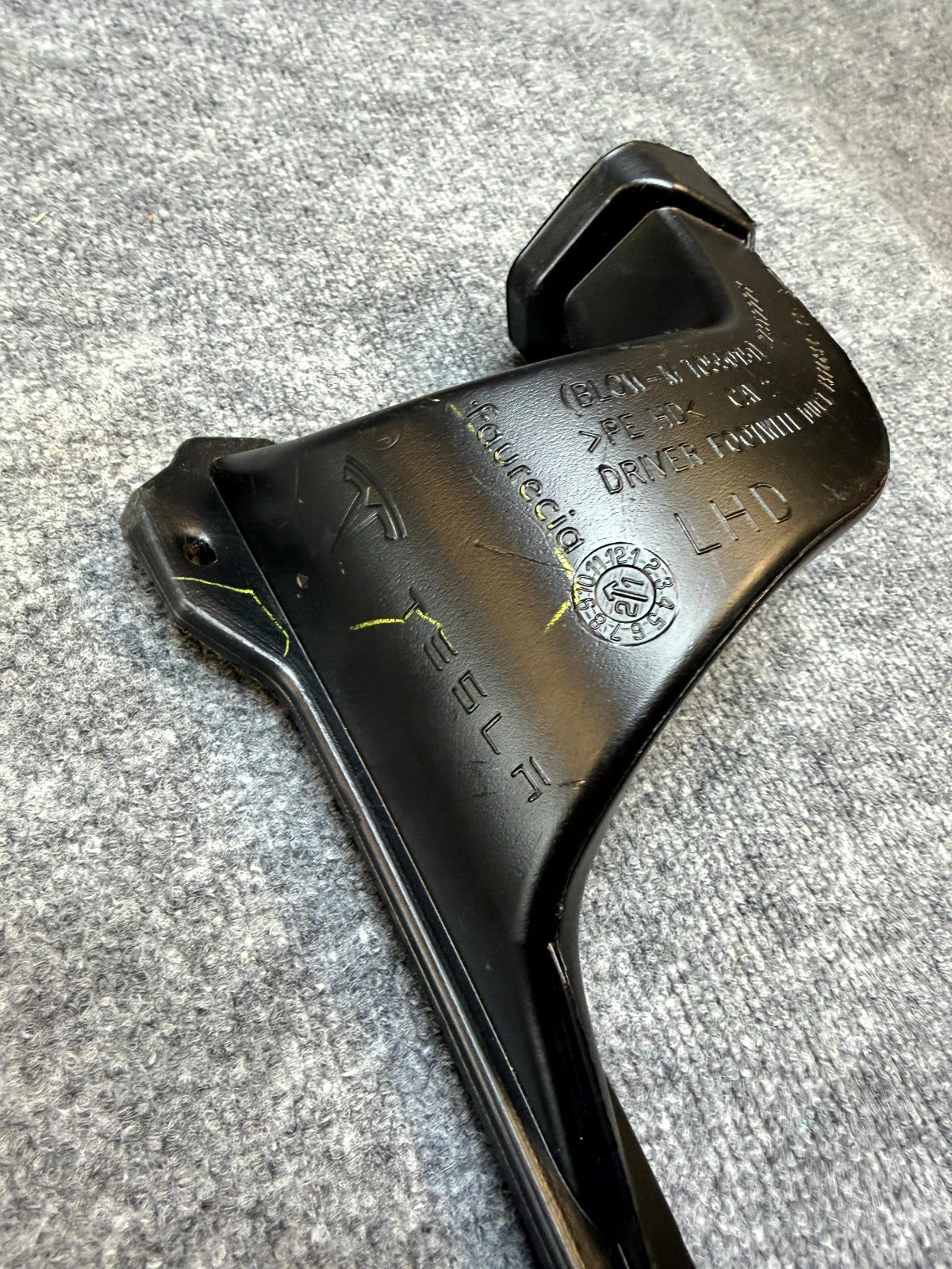 2020 - 2023 TESLA MODEL Y LEFT DRIVER SIDE AIR INTAKE TUBE OEM, 1516856-00-B