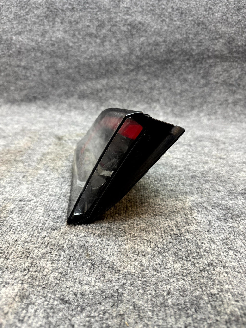 2020 - 2024 TESLA MODEL Y REAR RIGHT SIDE INNER TAILLIGHT LAMP OEM, 1502089-00-B