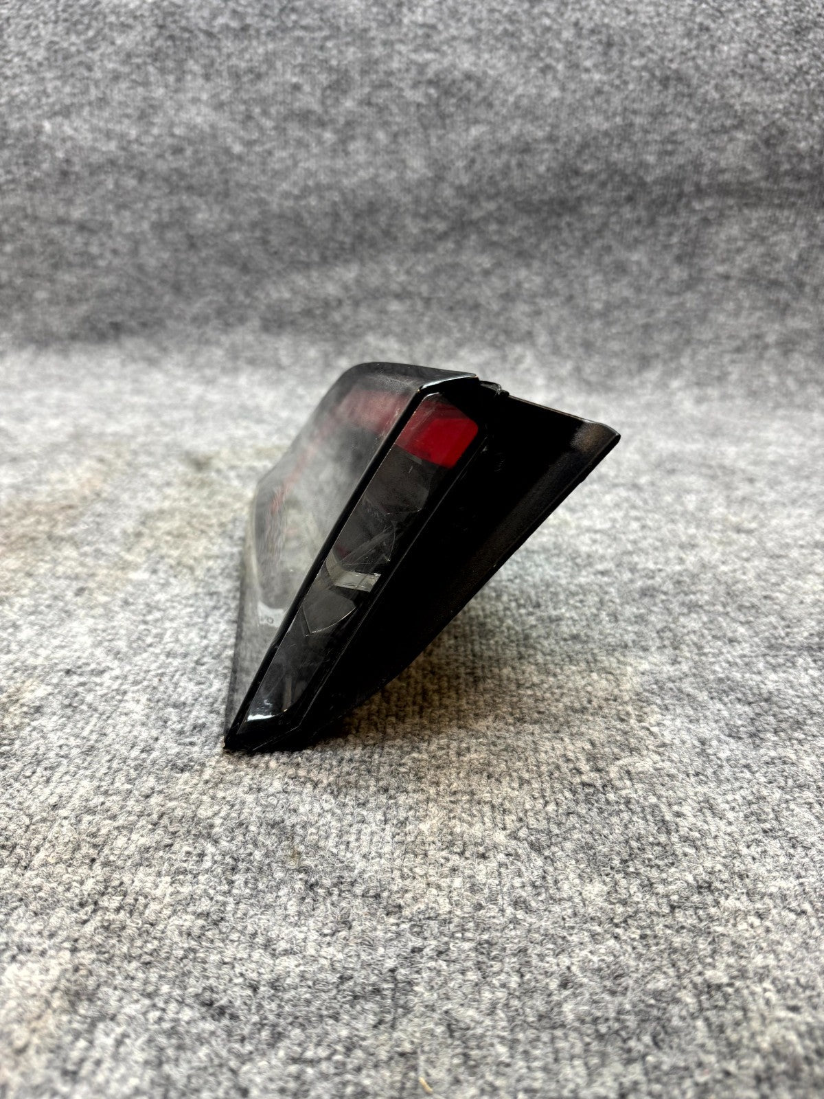 2020 - 2024 TESLA MODEL Y REAR RIGHT SIDE INNER TAILLIGHT LAMP OEM, 1502089-00-B