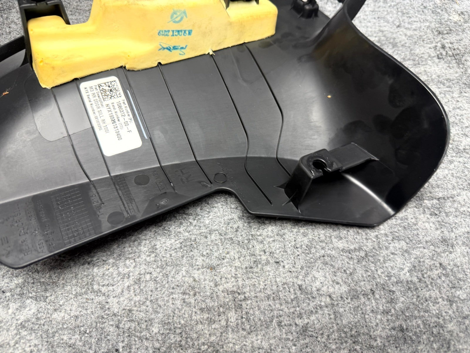 ♦️17–23 TESLA MODEL 3 REAR RIGHT SIDE DOOR SILL SCUFF PLATE OEM, 1086312-00-F