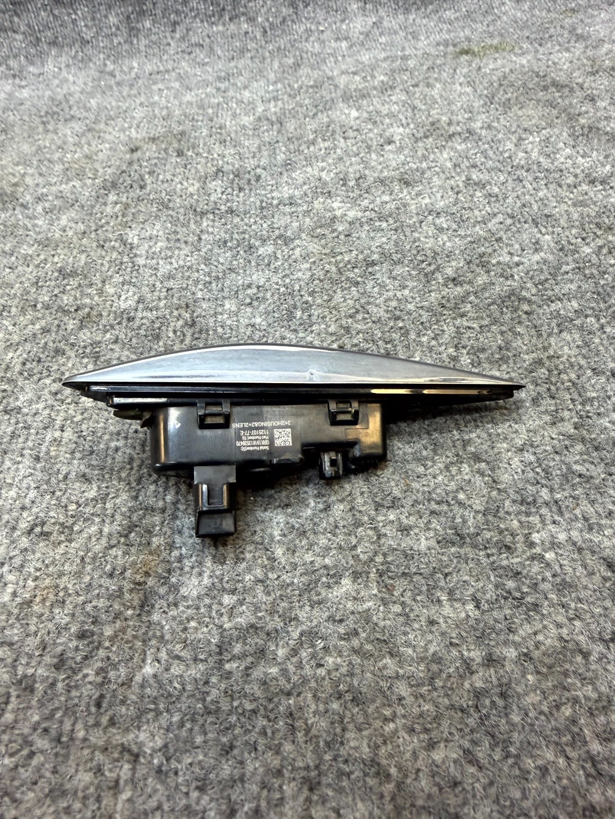 2017–2020 TESLA MODEL 3 RIGHT SIDE FENDER CAMERA SIGNAL OEM, 1125107-77-E