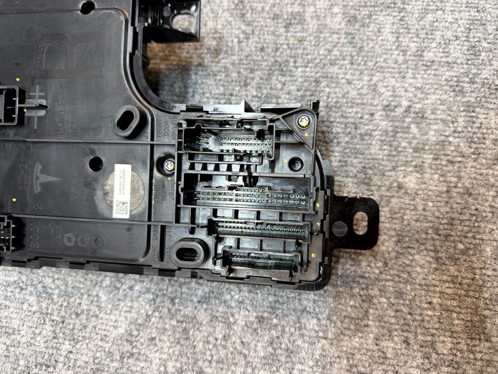 2020 - 2024 TESLA MODEL Y RIGHT LOW VOLTAGE ELECTRONIC MODULE OEM, 1657650-00-C