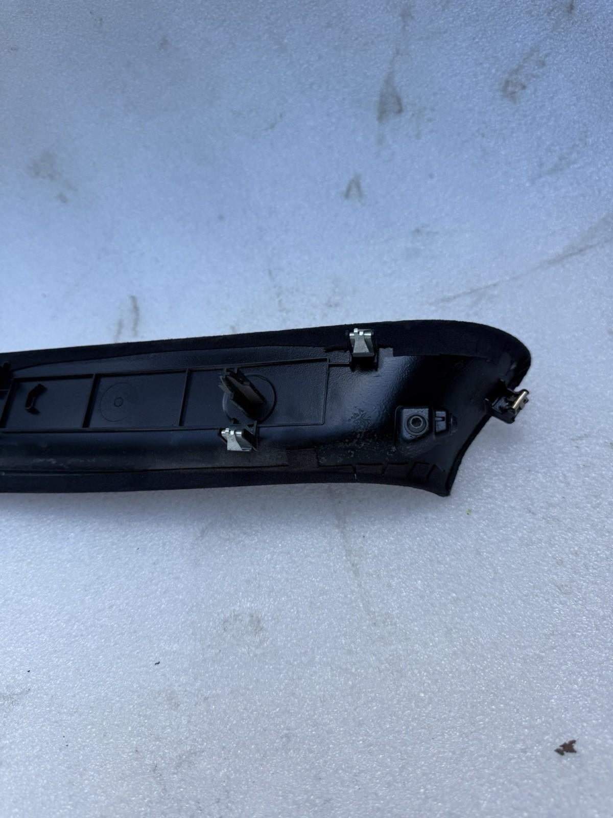 ♦️16-20 TESLA MODEL X FRONT RIGHT SIDE SUN VISOR BEZEL TRIM COVER OEM, 105029500