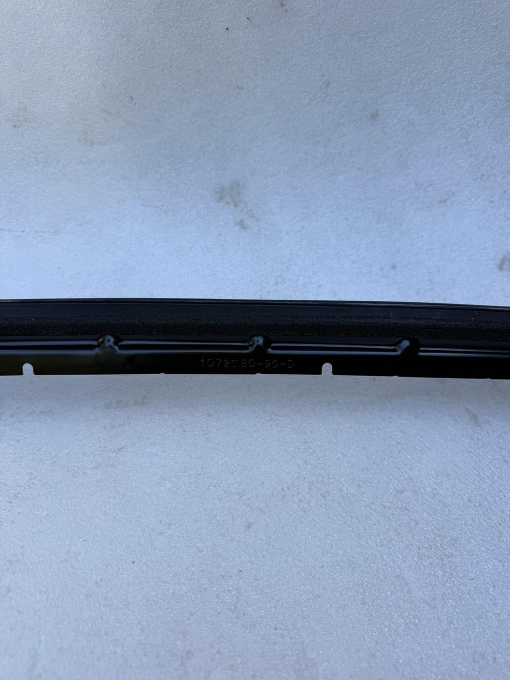 ♦️ 2016 - 2024 TESLA MODEL X REAR RIGHT SIDE DOOR SEAL BRACKET OEM, 1072080-90-D