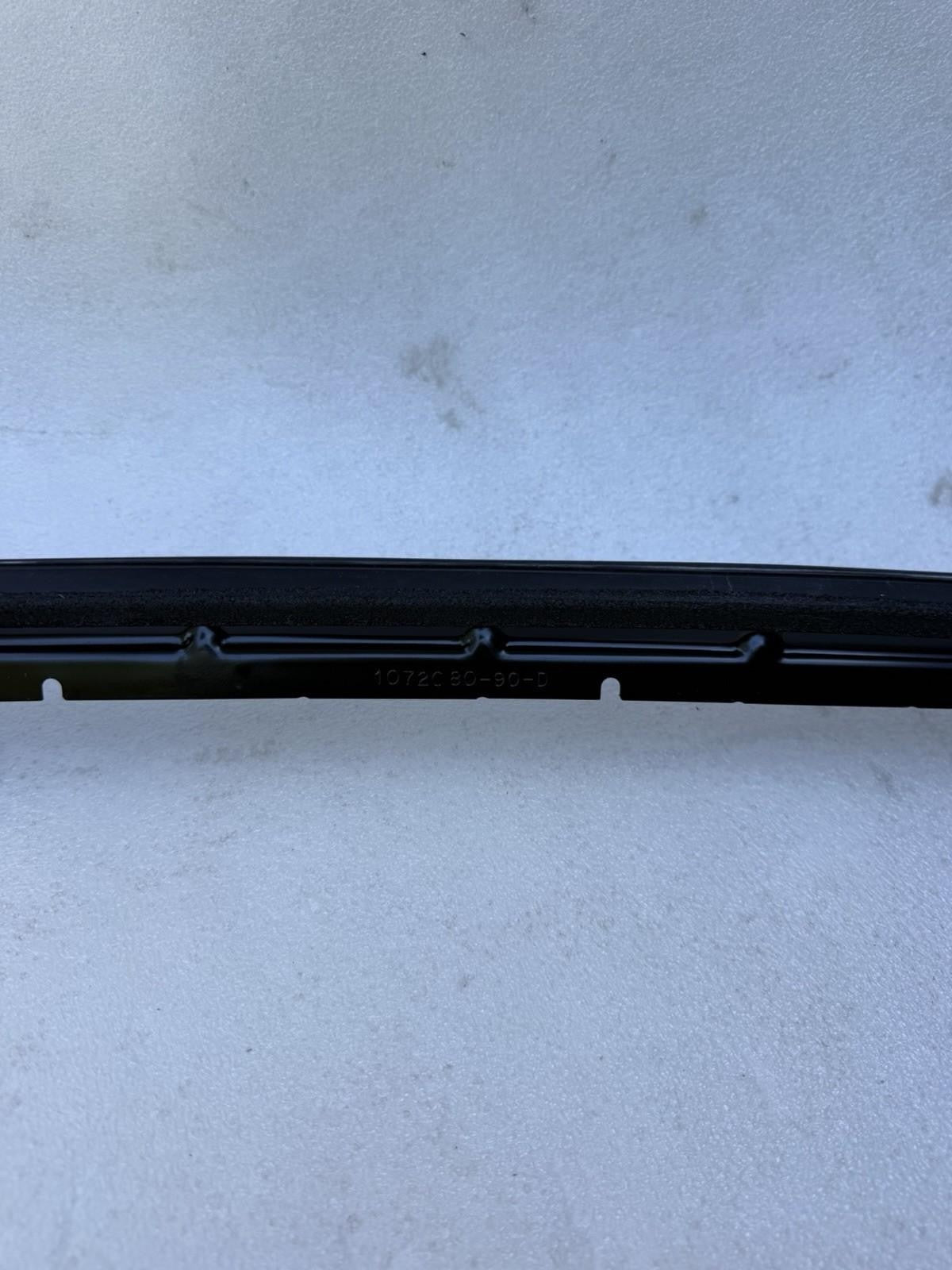 ♦️ 2016 - 2024 TESLA MODEL X REAR RIGHT SIDE DOOR SEAL BRACKET OEM, 1072080-90-D