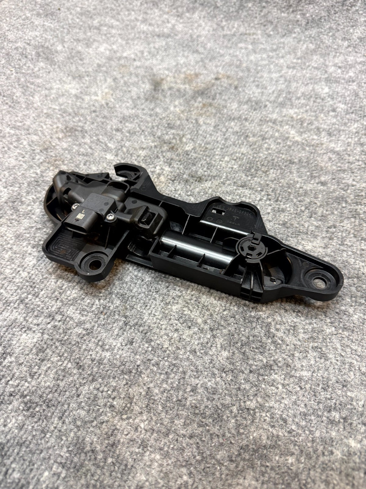 2020 - 2024 TESLA MODEL Y FRONT/REAR LEFT SIDE DOOR HANDLE OEM, 1528114-00-D