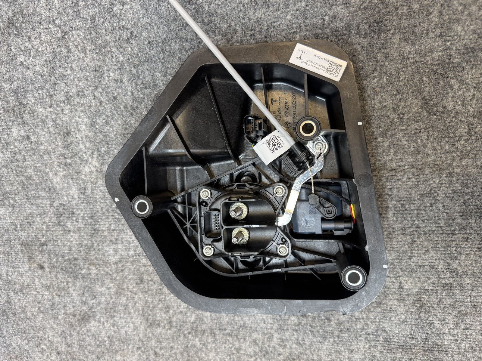 20 - 24 TESLA MODEL Y CHARGE CHARGING PORT INLET SOCKET MODULE OEM, 1490374-10-E