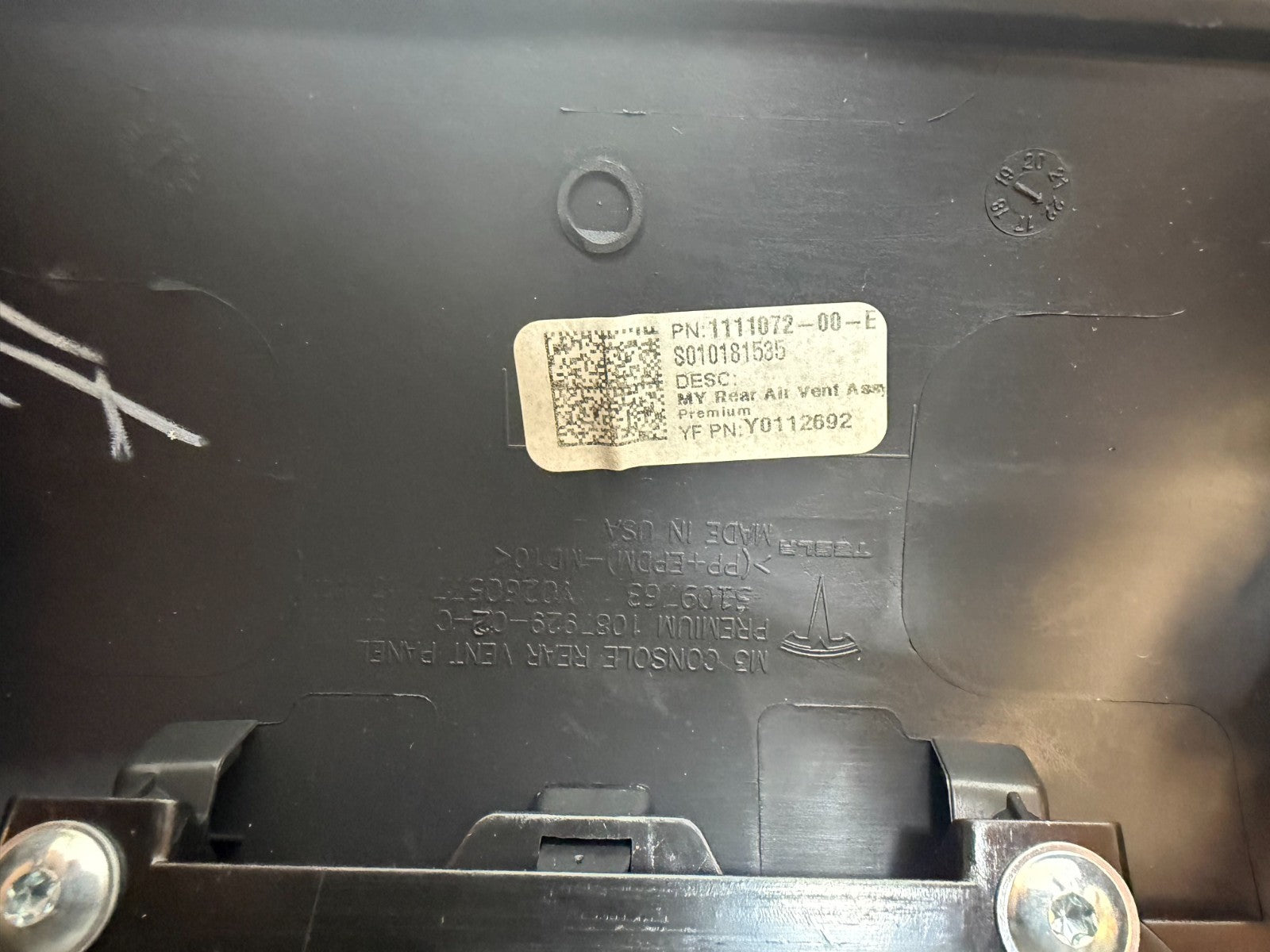 2016-2020 TESLA MODEL 3 Y REAR CENTER CONSOLE BACK AIR VENT TRIM 1546129-00-D
