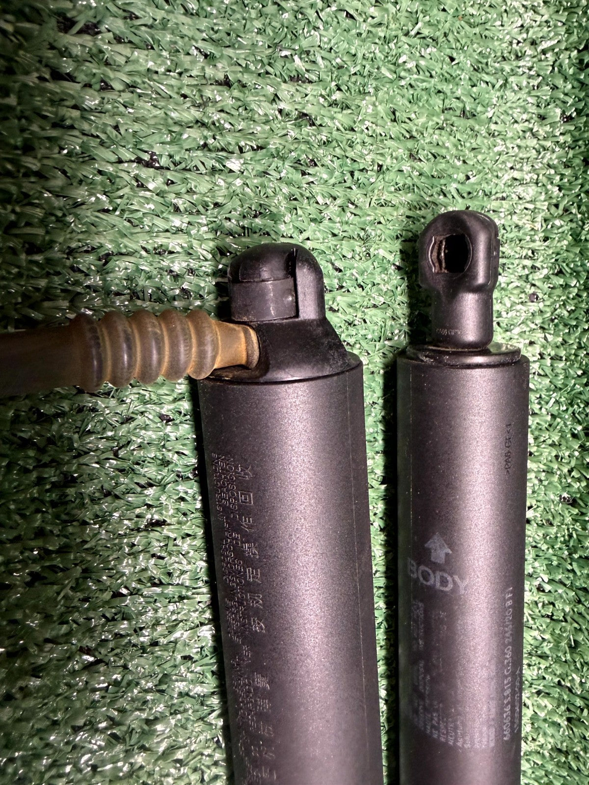 ♦️20-24 TESLA MODEL Y REAR LEFT & RIGHT TRUNK SHOCK STRUT OEM, 1500602-00-A