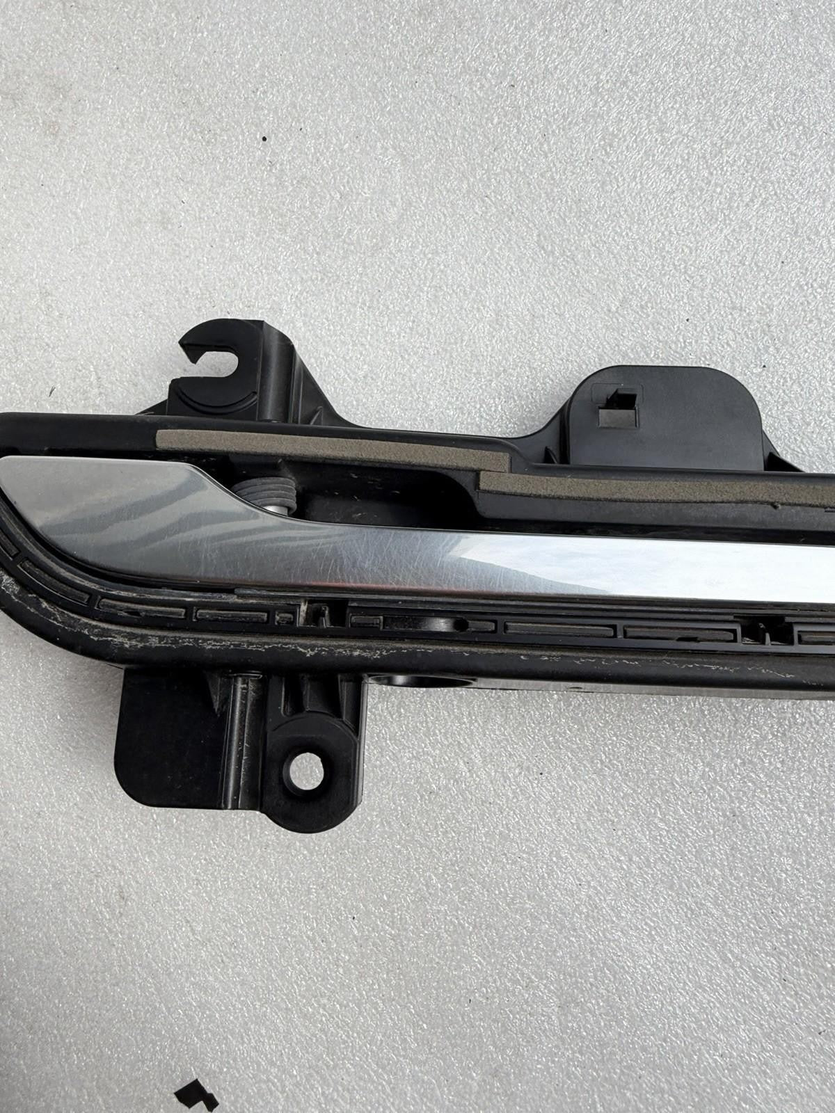 ♦️17–23 TESLA MODEL 3 FRONT/REAR RIGHT SIDE OUTER DOOR HANDLE OEM, 1081832-00-J