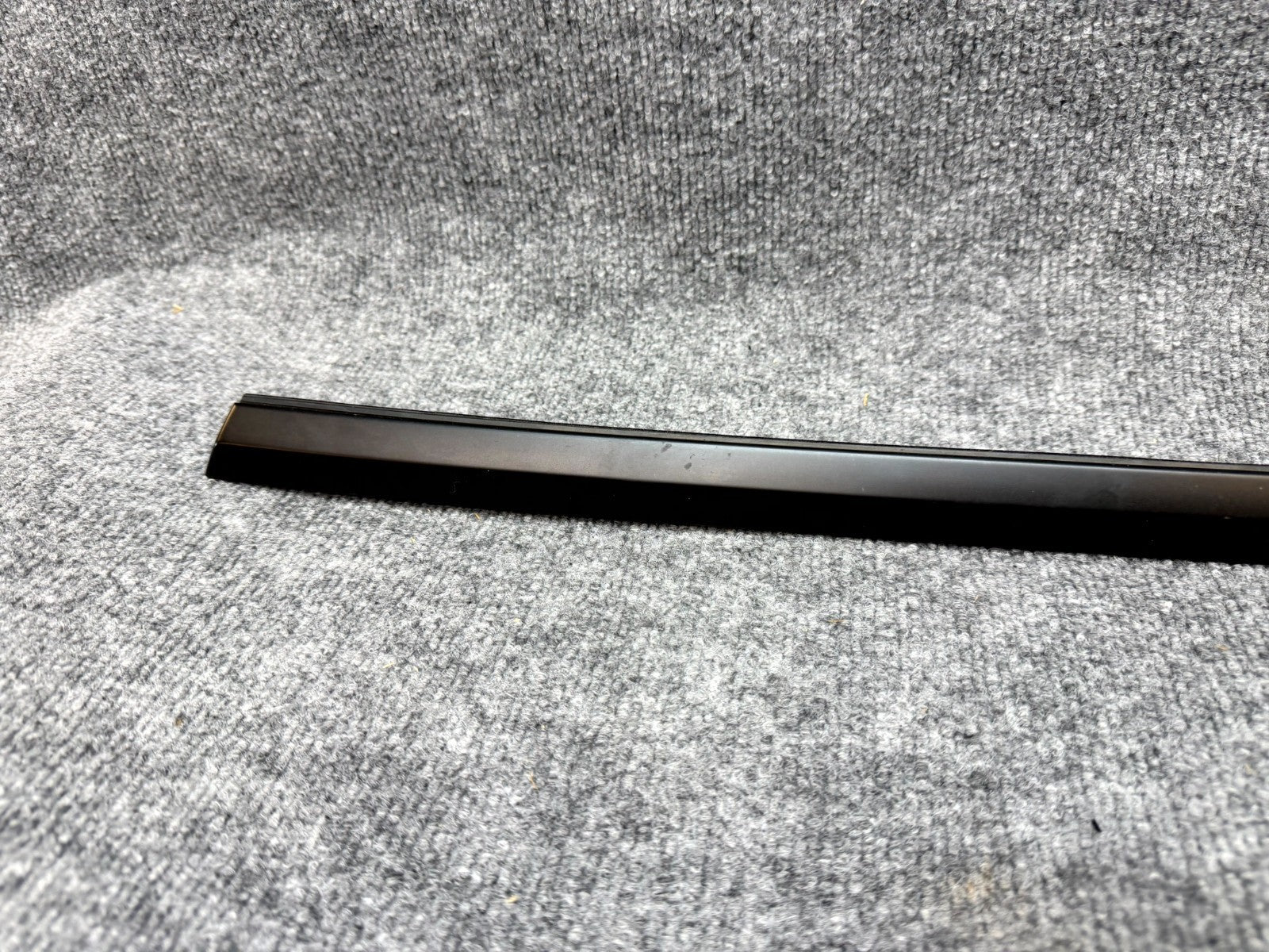 2020-2024 TESLA MODEL Y REAR LEFT SIDE DOOR WINDOW OUTER BELT SEAL OEM,149572200