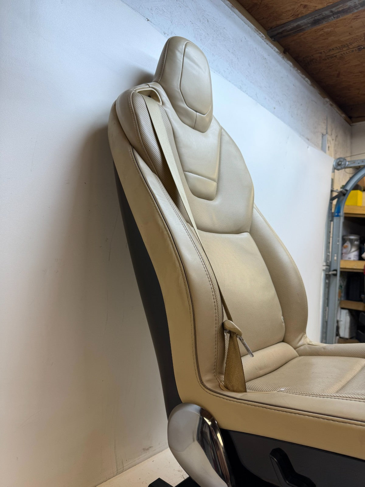 2016-20 Tesla Model X Rear Right 2nd Row Leather Complete Seat OEM 1059717-00-B