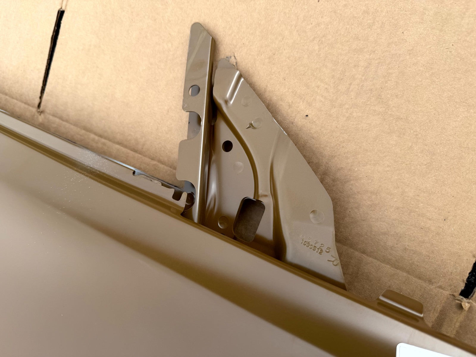 2024-2025 TESLA MODEL 3 FRONT RIGHT PASSENGER SIDE DOOR SHELL OEM, 1751846-E0-A