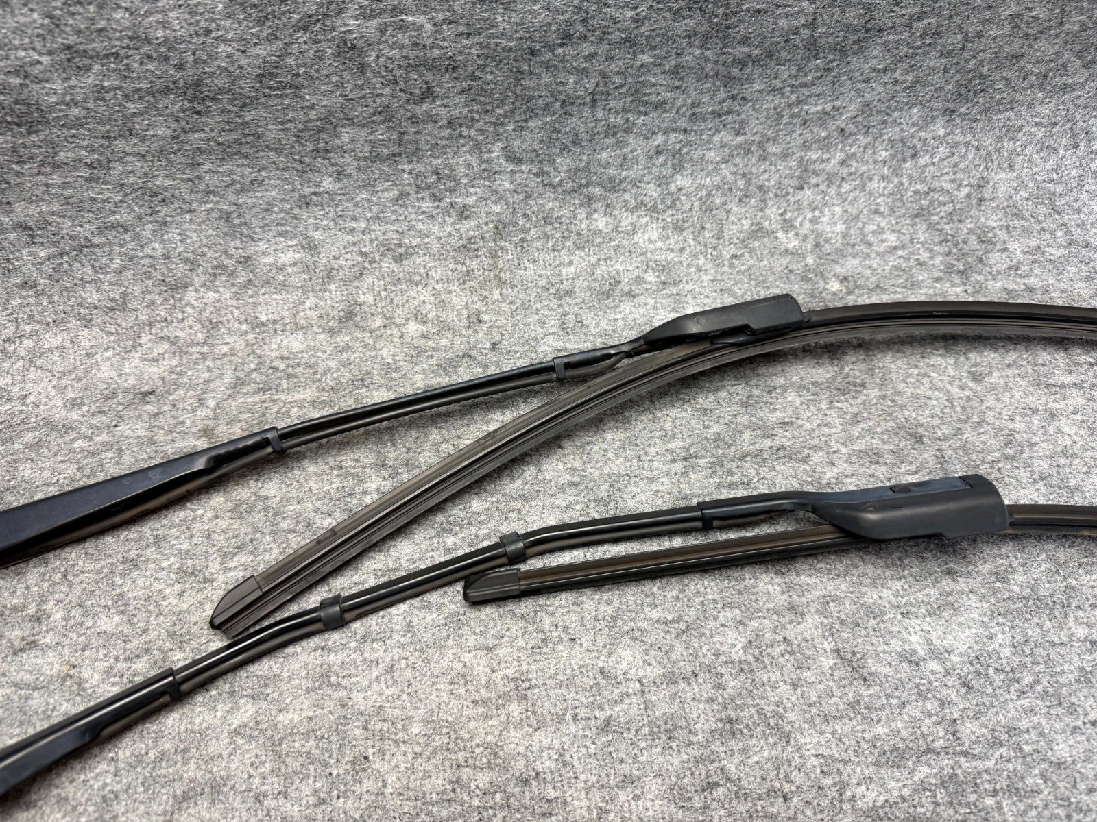 ♦️2017–2023 TESLA MODEL 3 FRONT RIGHT & LEFT WINDSHEILD WIPER OEM, 6004FV4057