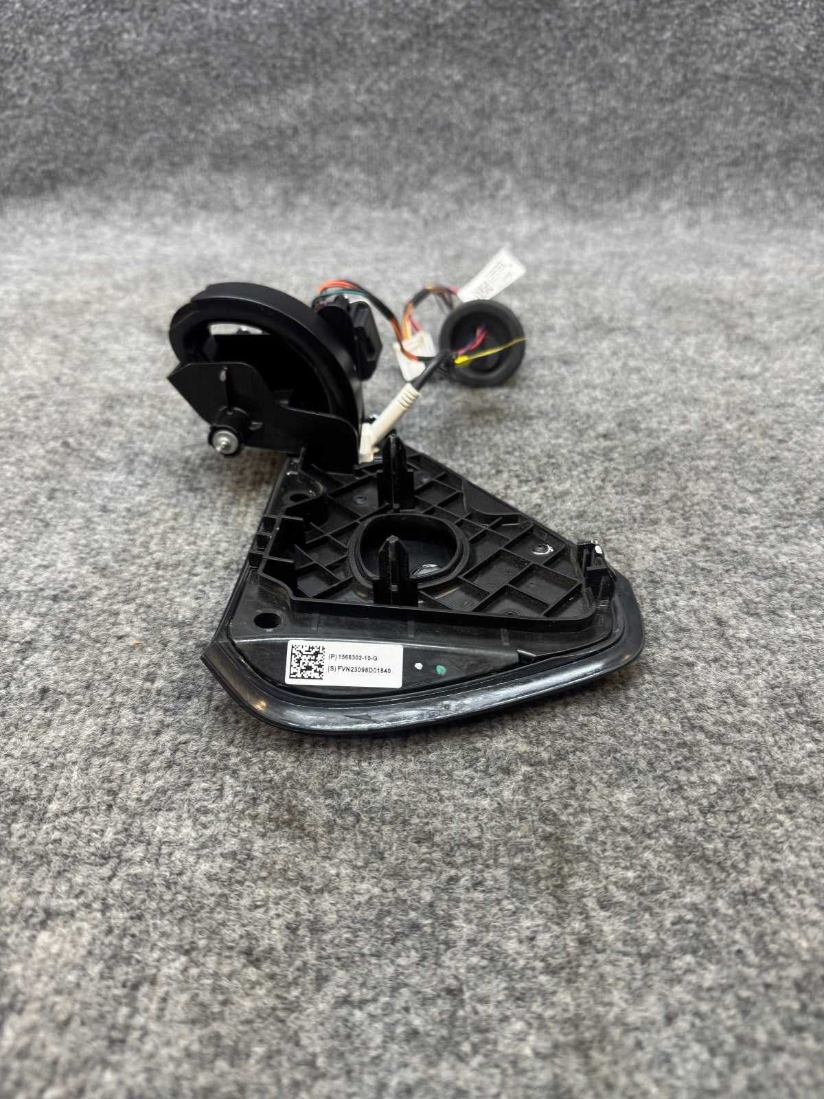 2020 - 2024 TESLA MODEL Y REAR LEFT CHARGE PORT REFLECTOR LIGHT OEM 1566302-10-G
