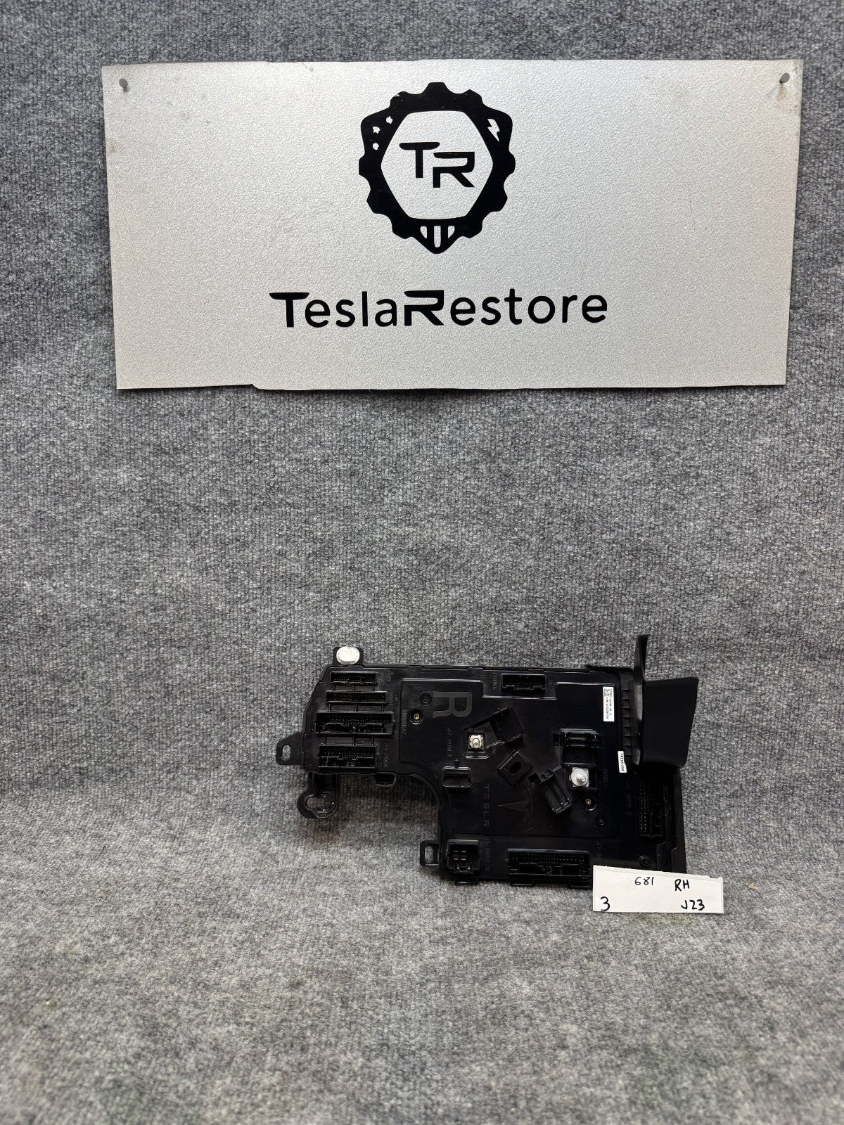 2017-2023 TESLA MODEL 3 RIGHT LOW VOLTAGE CONTROLLER MODULE UNIT OEM, 110034000H
