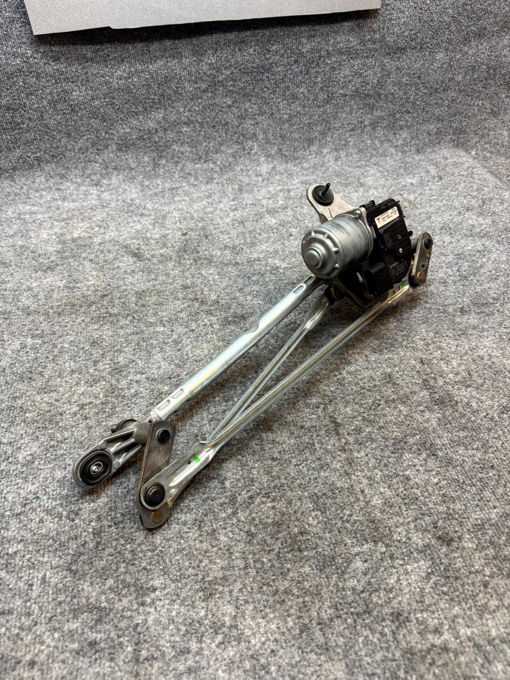 2017 - 2023 TESLA MODEL 3 FRONT WINDSHIELD WIPER MOTOR OEM, 1076725-00-G