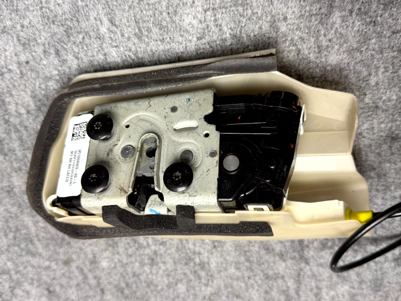 ♦️17-23 TESLA MODEL 3 REAR RIGHT PASS SIDE DOOR LOCK ACTUATOR OEM, 1068969-00-L