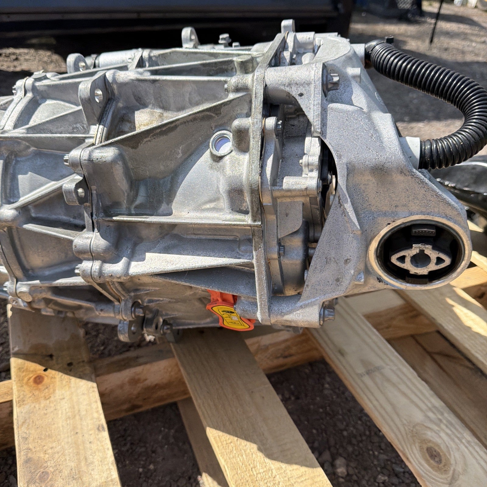 24-26 Tesla Model Y Rear Drive Unit Motor 3K ml AP4.0 Low Current 1120990-17-K