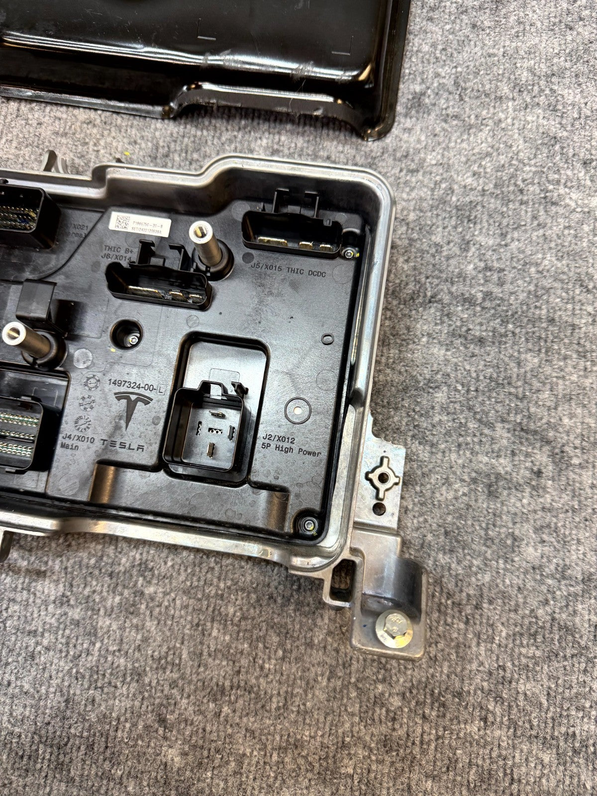 2020-2024 TESLA MODEL Y FRONT BODY COMPUTER CONTROL MODULE COVER OEM, 1497327-00