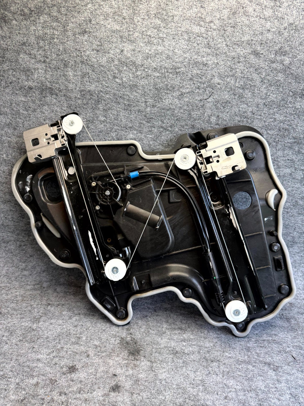 ♦️2017-2023 TESLA MODEL 3 REAR RIGHT WINDOW REGULATOR W/ MOTOR OEM, 1096623-05-L