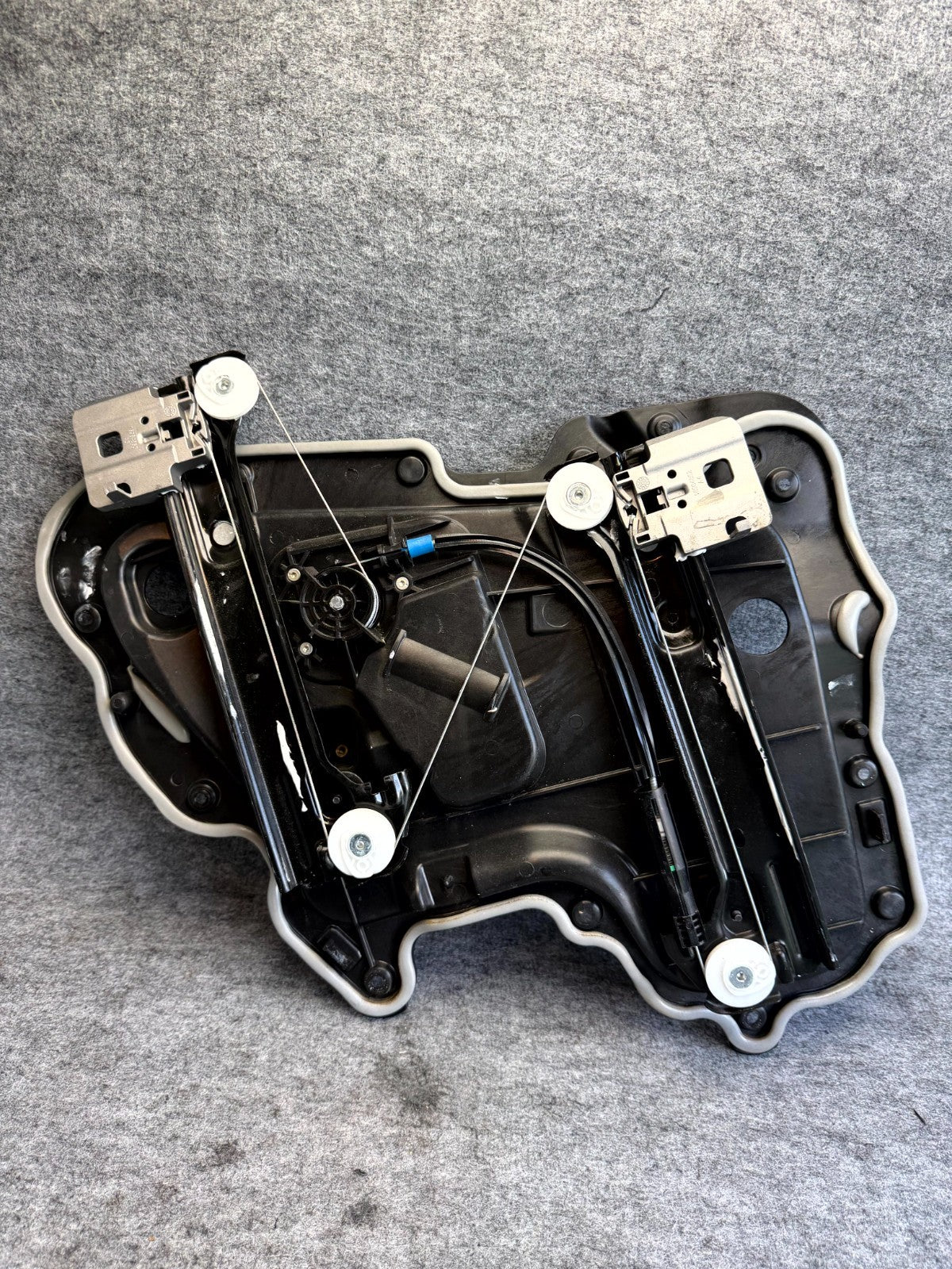 ♦️2017-2023 TESLA MODEL 3 REAR RIGHT WINDOW REGULATOR W/ MOTOR OEM, 1096623-05-L