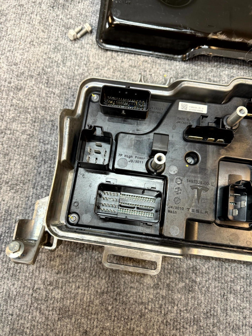 2020-2024 TESLA MODEL Y FRONT BODY COMPUTER CONTROL MODULE COVER OEM, 1497327-00