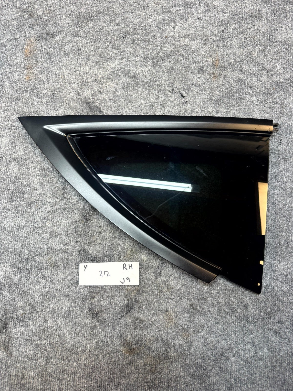 2020 - 2024 TESLA MODEL Y RIGHT REAR SIDE QUARTER WINDOW GLASS OEM, 1495741-00-J