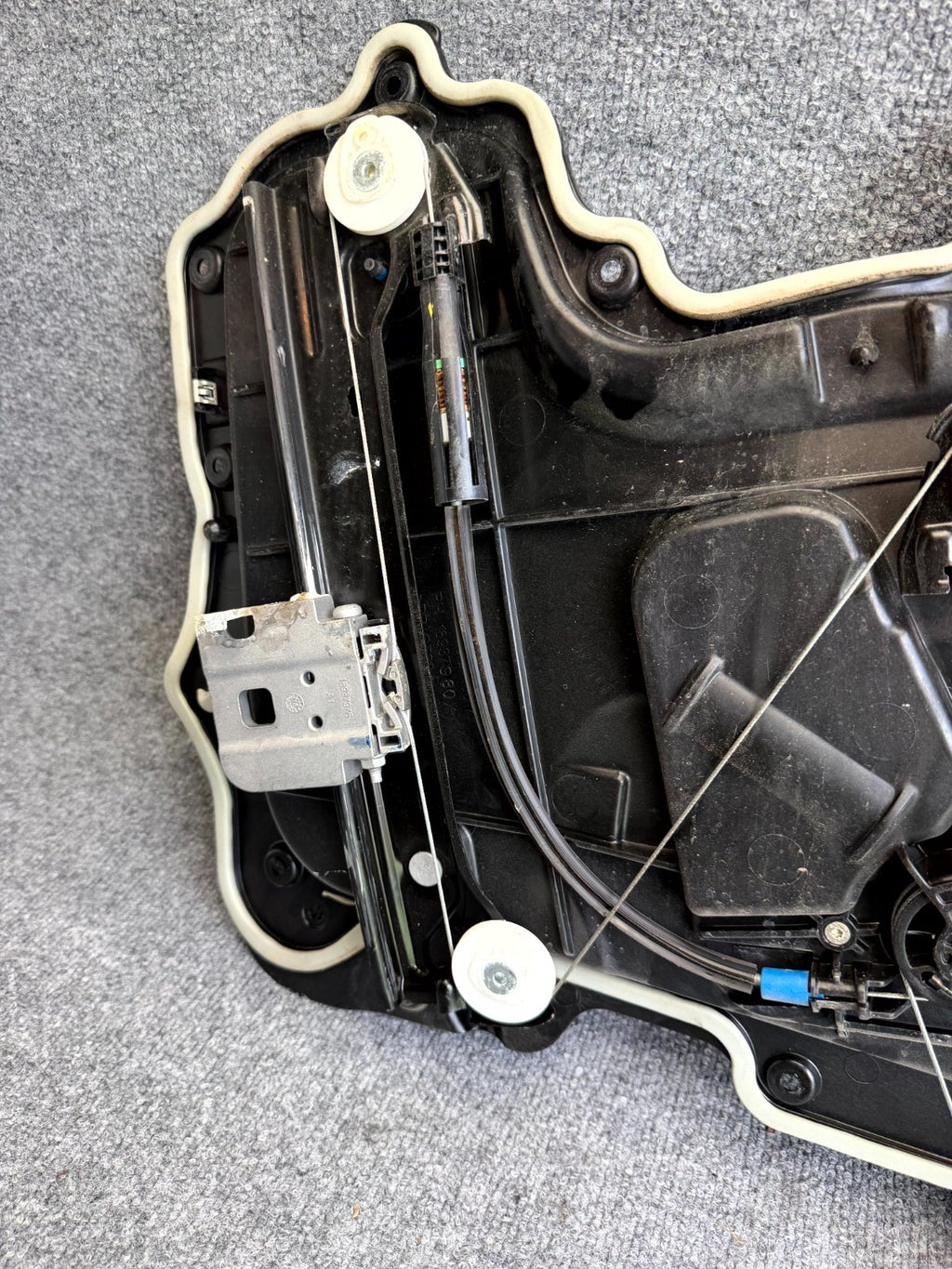 2017-2023 TESLA MODEL 3 REAR RIGHT DOOR WINDOW REGULATOR MOTOR OEM, 1096623-99-H