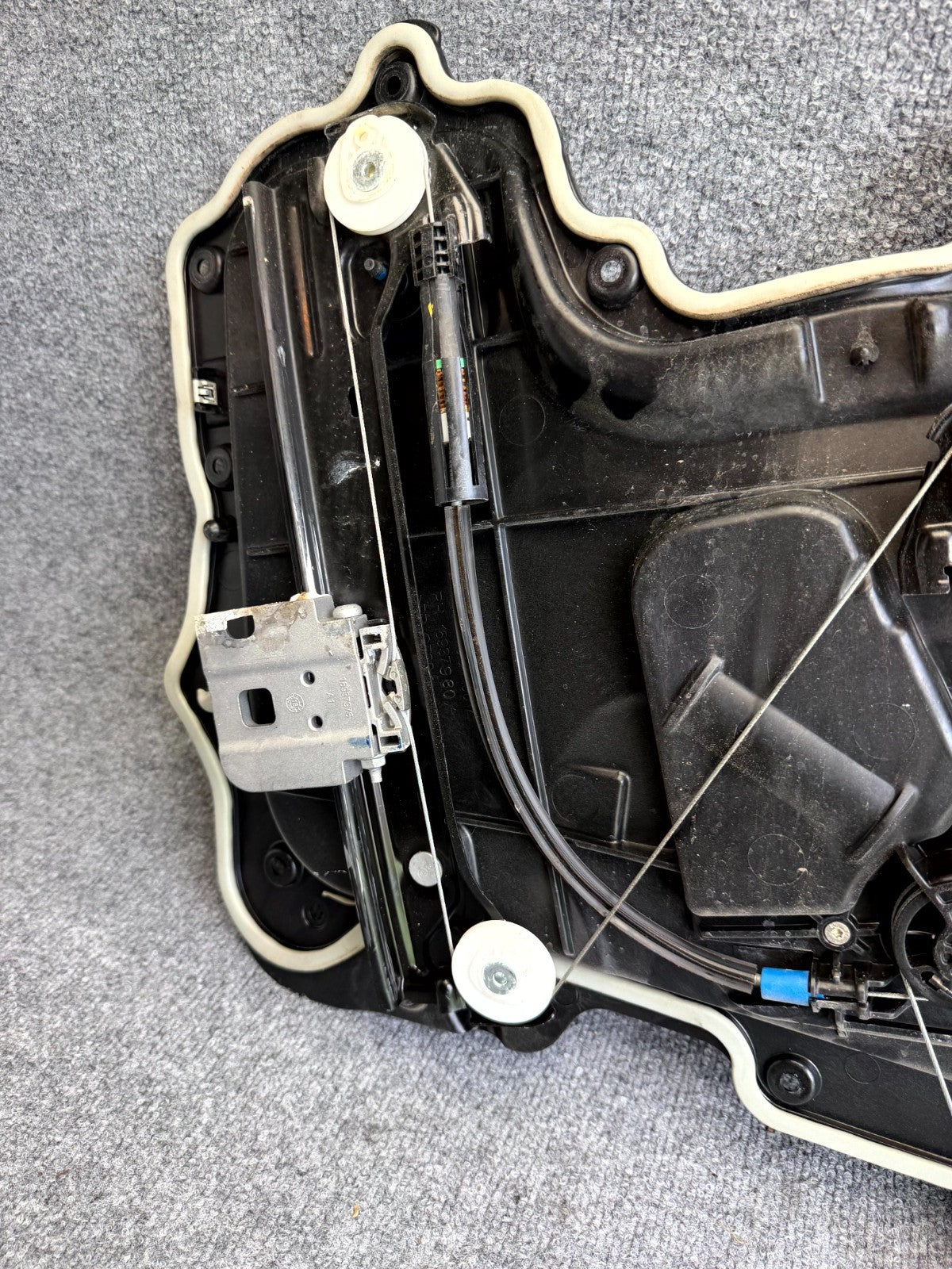 2017-2023 TESLA MODEL 3 REAR RIGHT DOOR WINDOW REGULATOR MOTOR OEM, 1096623-99-H