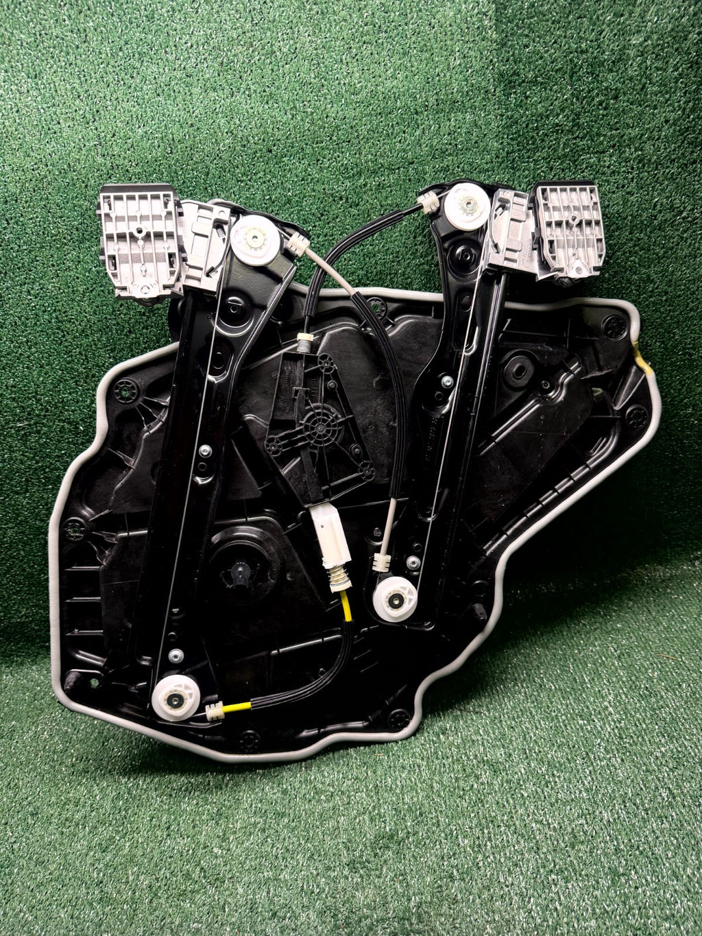 ♦️20–24 TESLA MODEL Y REAR LEFT SIDE WINDOW REGULATOR W/ MOTOR OEM, 1495512-F2-H