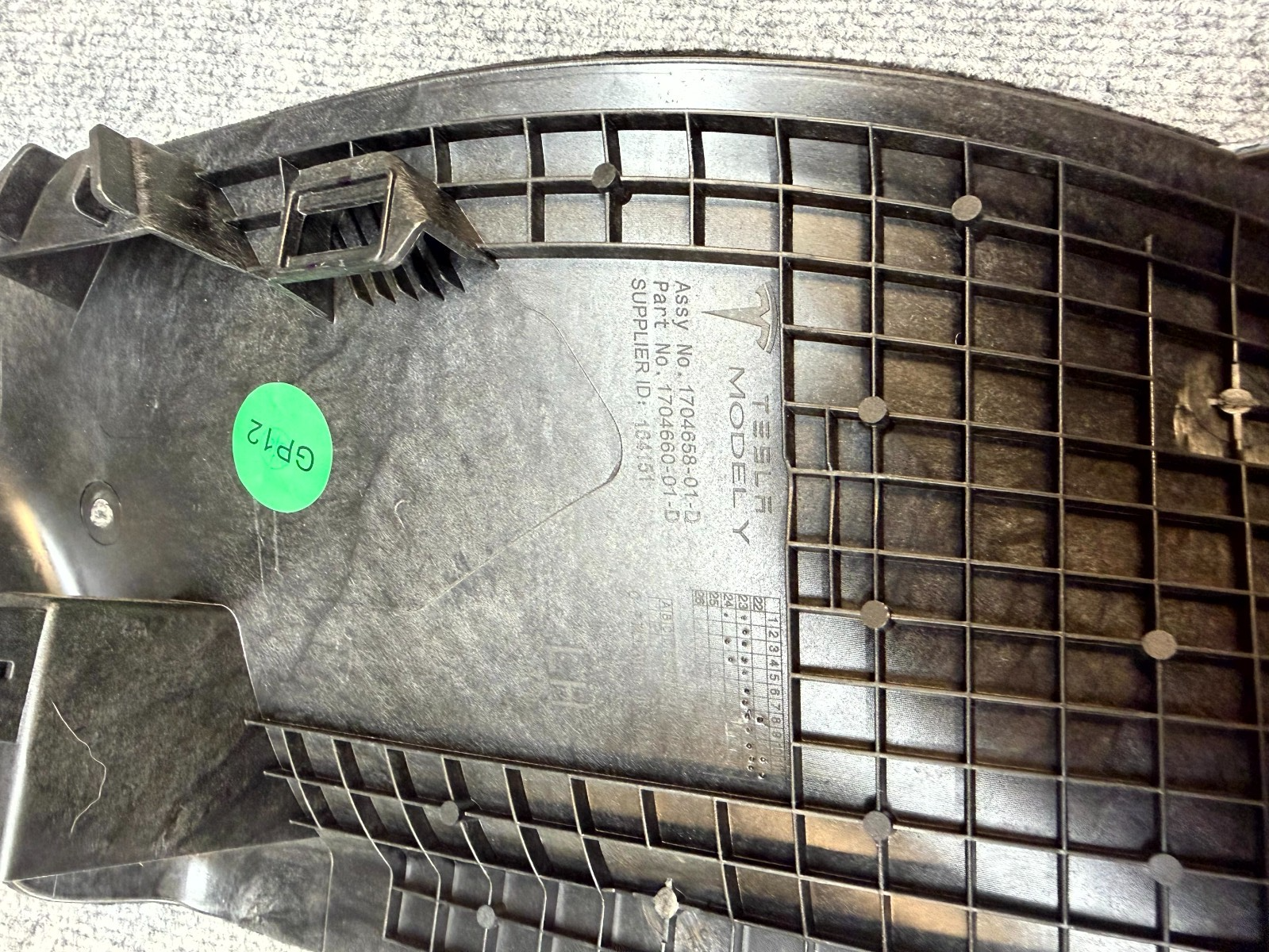 2020 - 2024 TESLA MODEL Y REAR LEFT C-PILLAR LOWER TRIM COVER OEM, 1704658-01-D