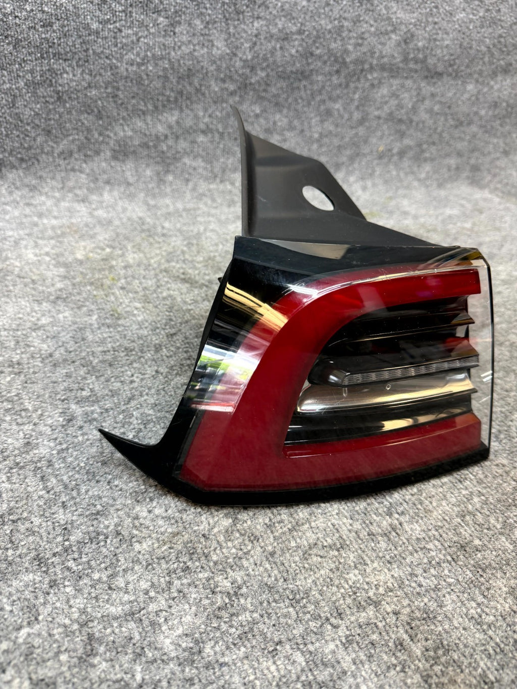 2017–2023 TESLA MODEL Y/3 REAR LEFT SIDE TAIL LIGHT OEM,1077397/ 1077399