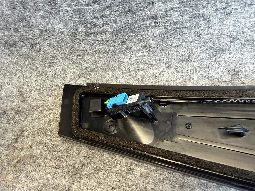 ♦️2017-2023 TESLA MODEL 3 RIGHT SIDE B PILLAR MOLDING W/ CAMERA OEM, 110925500J