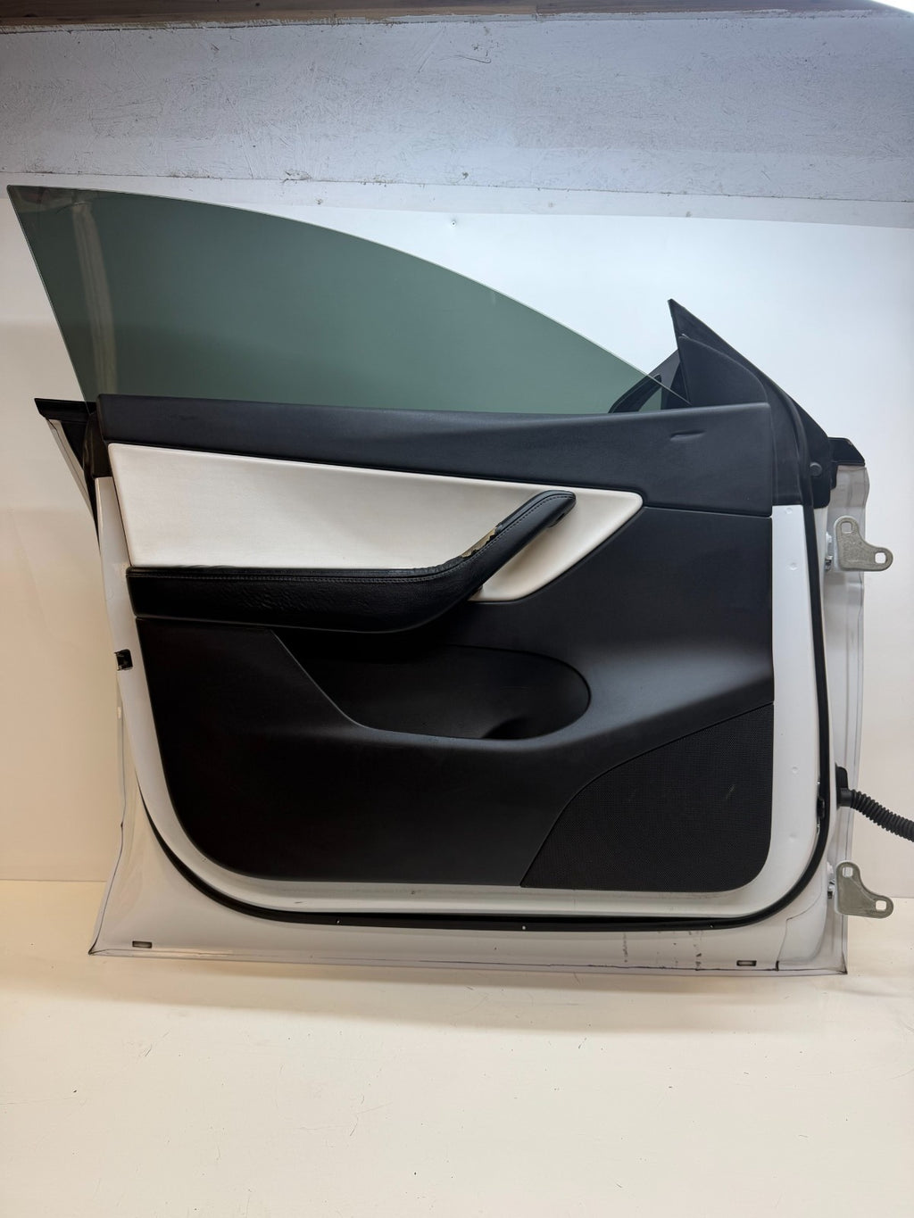 2012-2020 Tesla Model Y Fornt Left Driver Side Complete Door Assembly