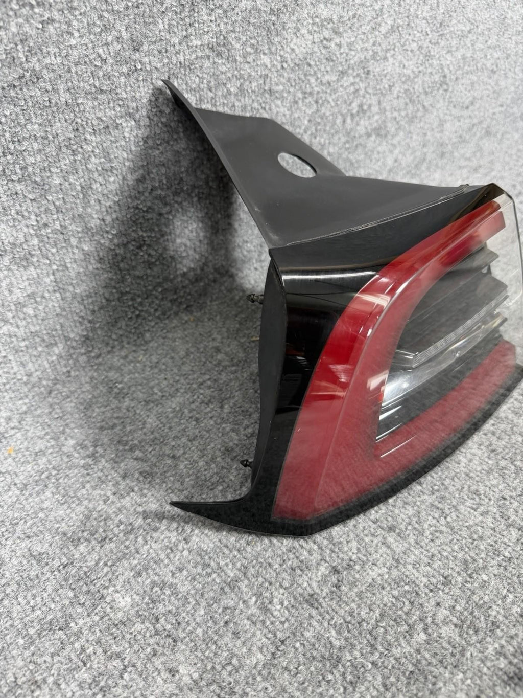 ♦️2017 - 2023 TESLA MODEL 3 REAR LEFT DRIVER SIDE OUTER TAIL LIGHT OEM, 1077397