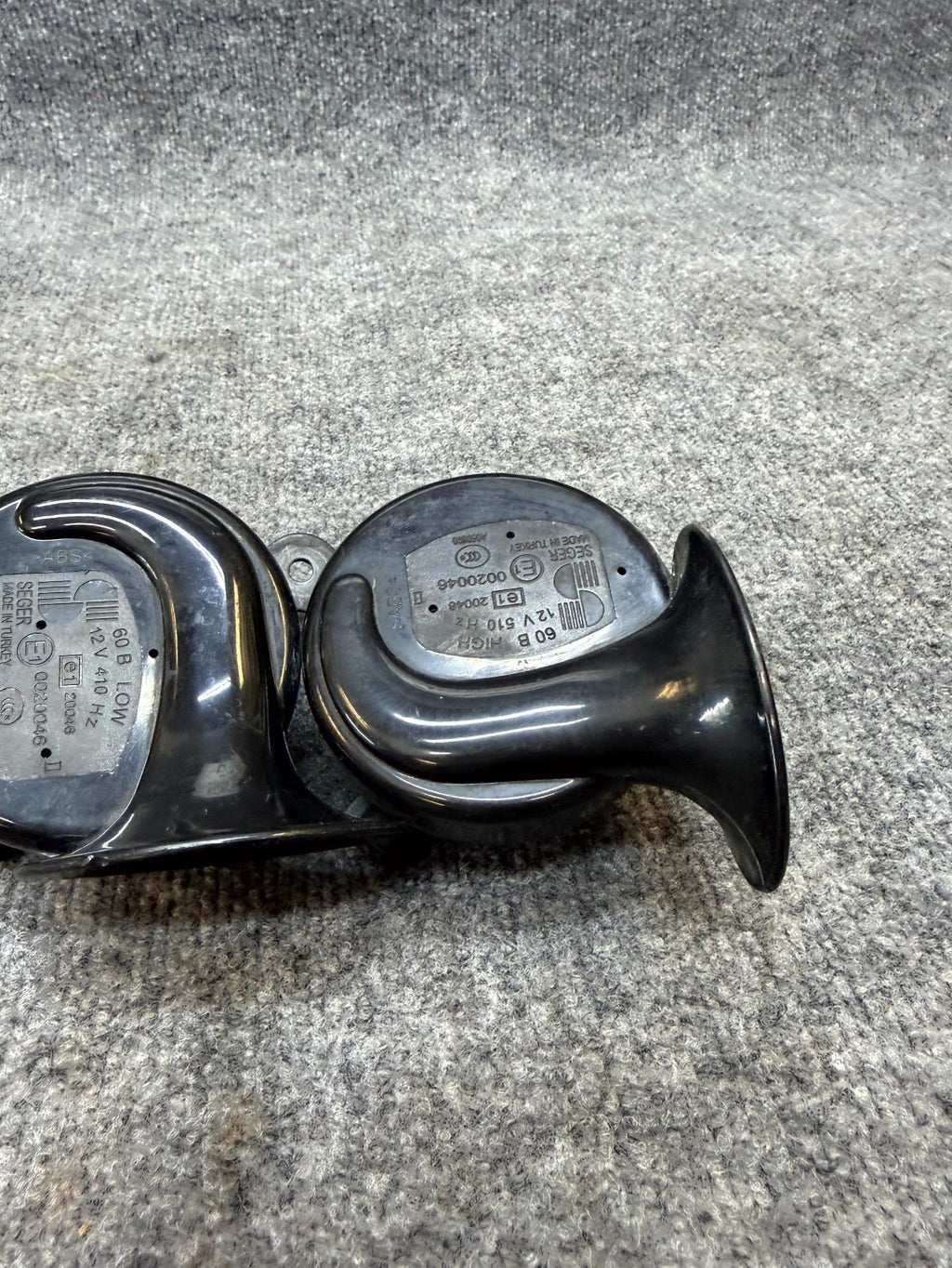 2020-2024 TESLA MODEL Y HIGH + LOW PITCH TONE HORN W/ BRACKET OEM, 1486943-00-A