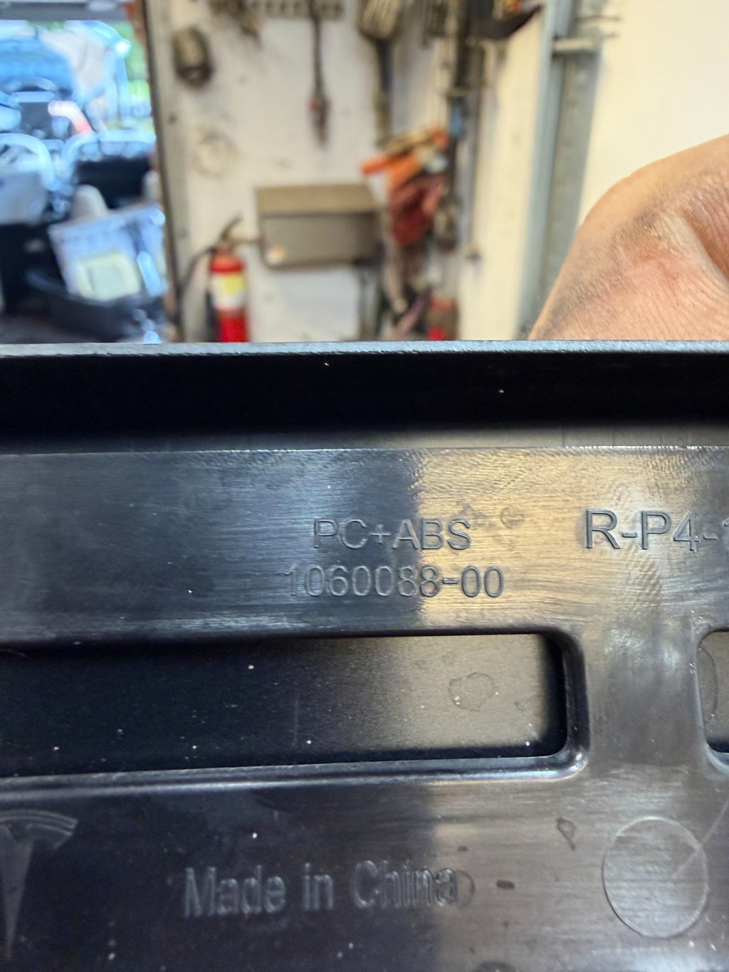 2016-2020 Tesla Model X Rear Right Door Fairing Sill Jam Trim Bracket 1060088-00