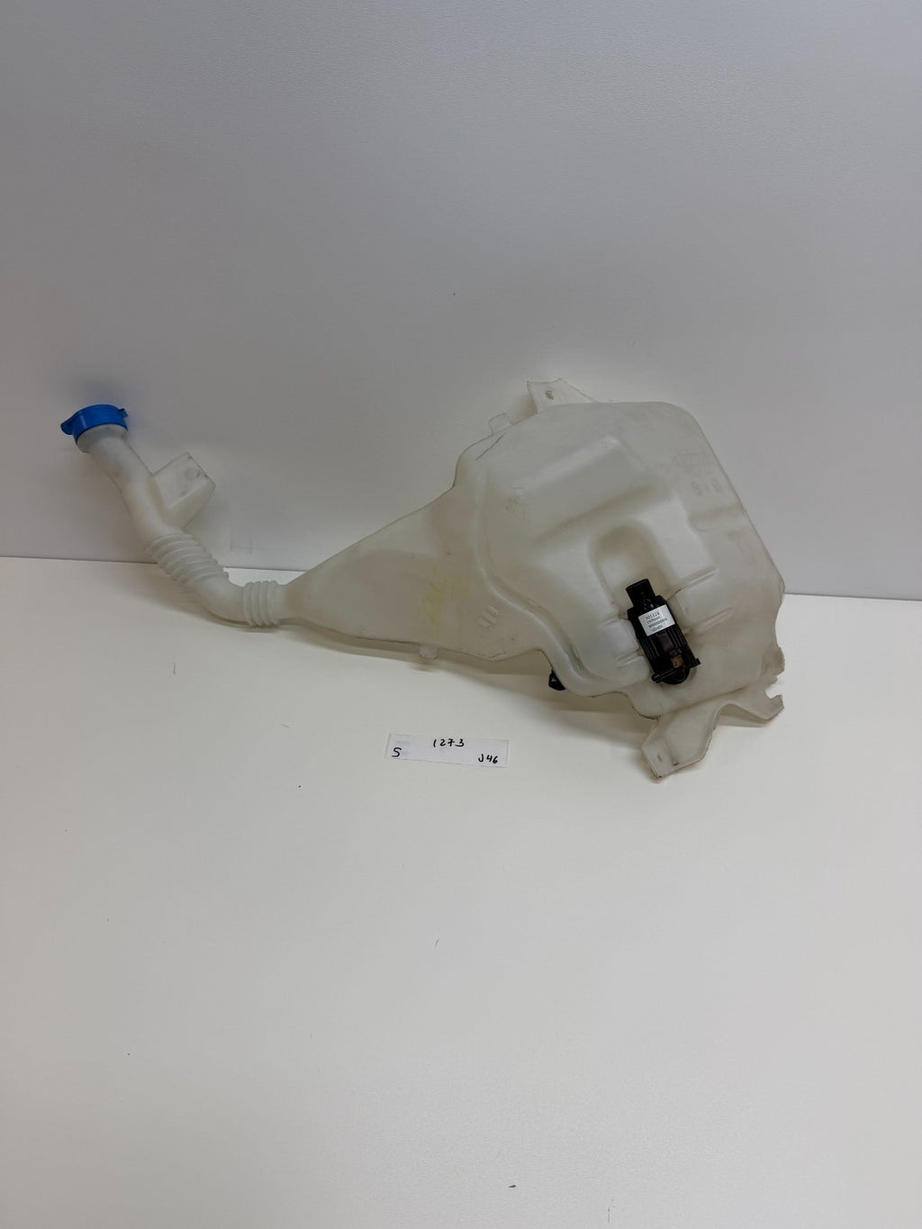 2012-2016 TESLA MODEL S FRONT WINDSHIELD WASHER RESERVOIR TANK 1005400-00-B
