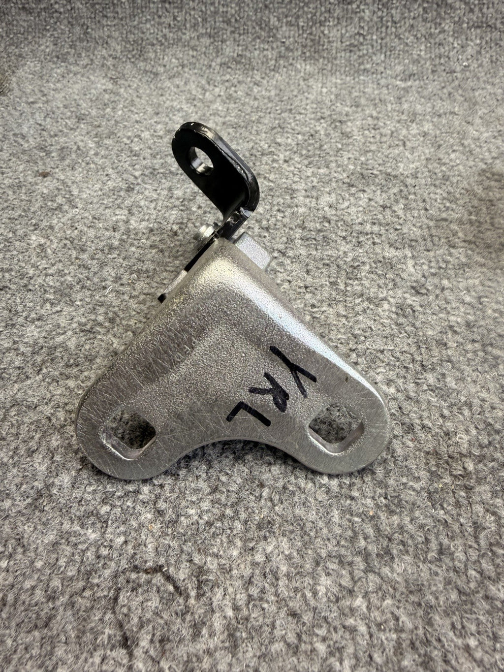 TESLA MODEL Y DOOR HINGE LOWER REAR RIGHT 2020-2022 2023 2024 1626080-00-B