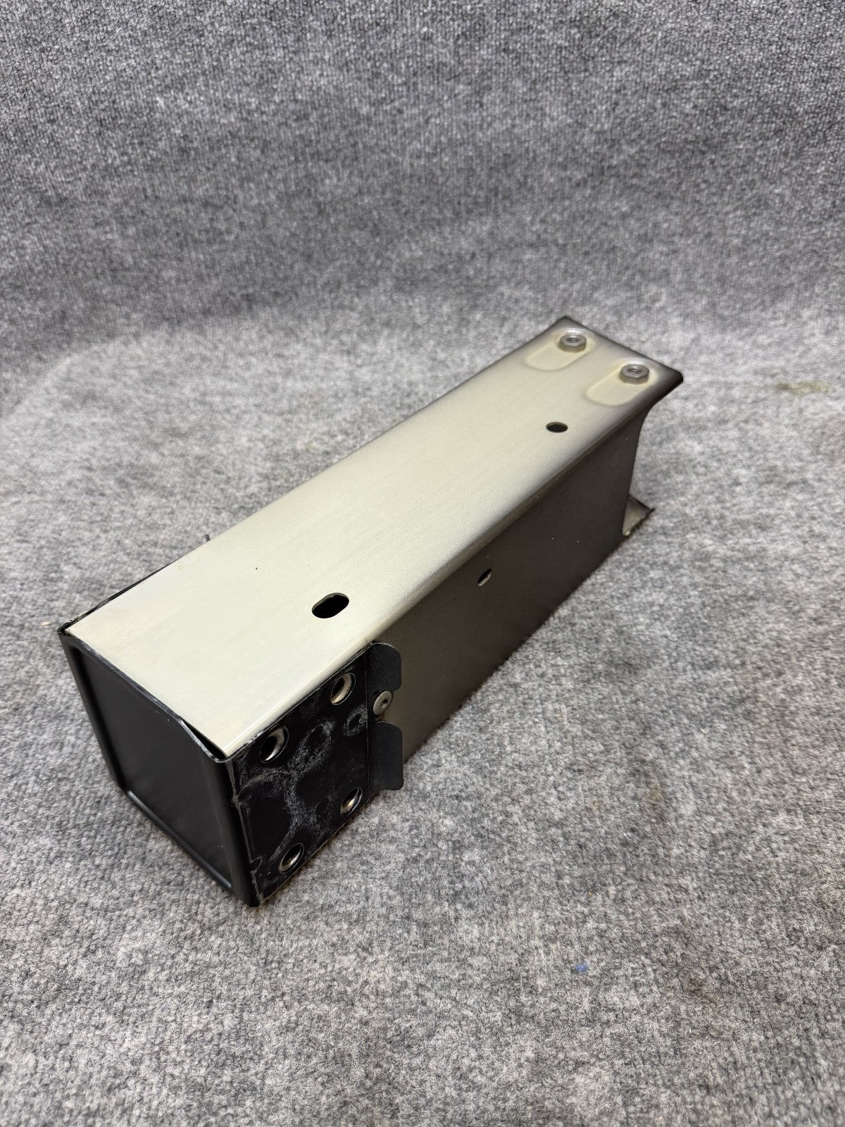 2020-2024 TESLA MODEL Y FRONT RIGHT SIDE EXTENSION RAIL BRACKET OEM,1487462-00-E