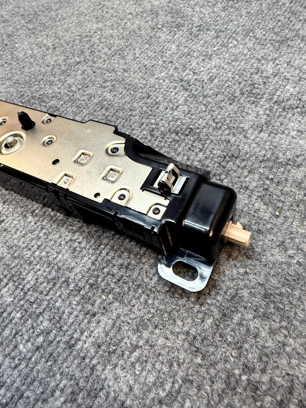 2020 - 2024 TESLA MODEL Y 3 BLUETOOTH ANTENNA MODULE UNIT OEM, 1585601-00-E