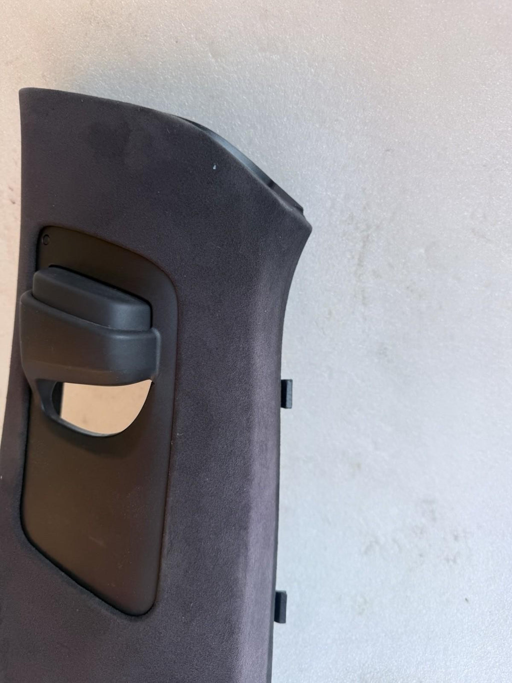 ♦️16-20 TESLA MODEL X UPPER LEFT SIDE B PILLAR TRIM COVER PANEL OEM, 1035951-00
