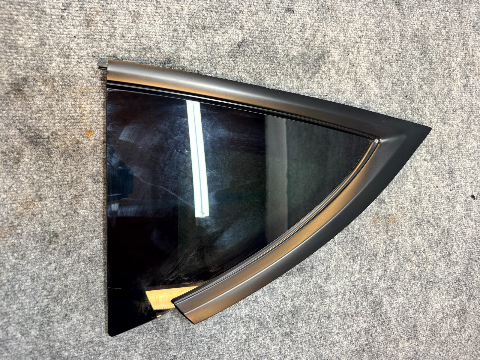 2020 - 2024 TESLA MODEL Y RIGHT LEFT SIDE QUARTER WINDOW GLASS OEM, 1495740-00-J