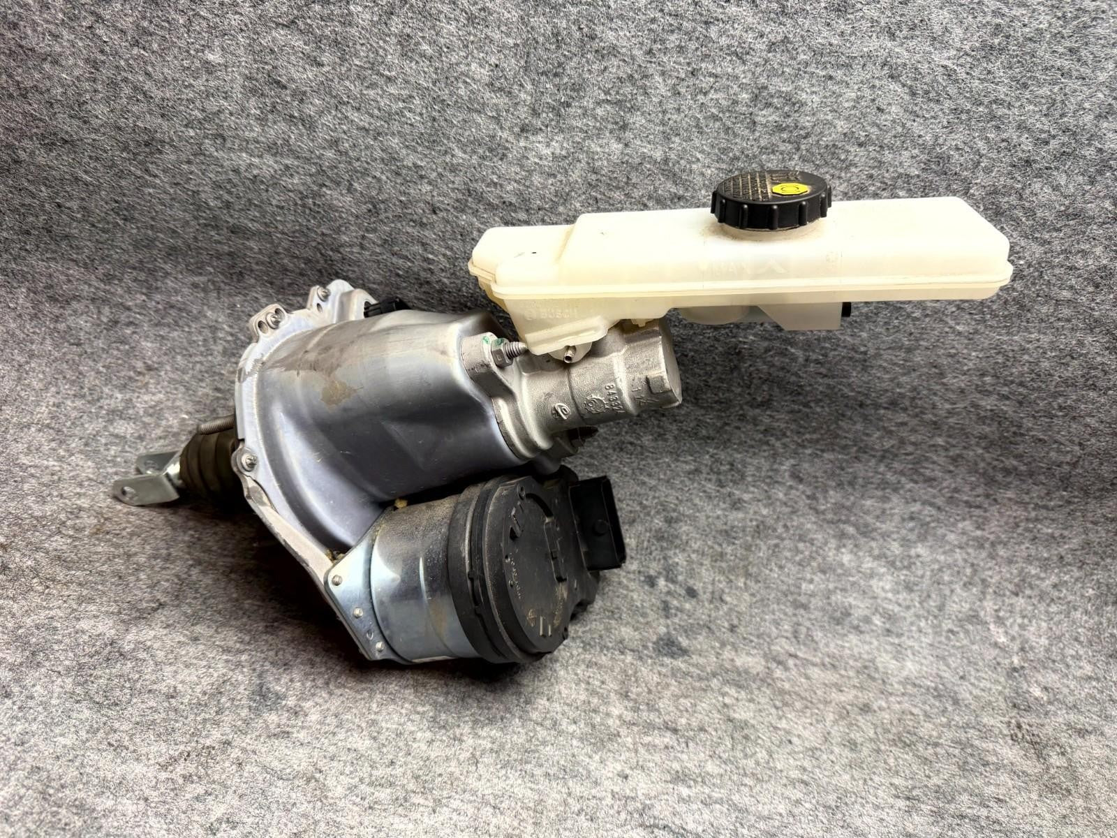 ♦️17-23 TESLA MODEL 3 BRAKE BOOSTER MASTER CYLINDER W/ RESERVOIR OEM, 104467100E