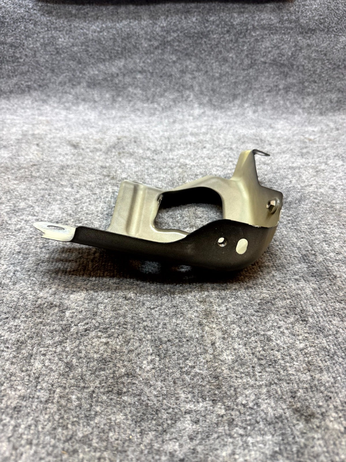 2020 - 2024 TESLA MODEL Y FRONT RIGHT SIDE FENDER BRACKET OEM, 1487492-00-A