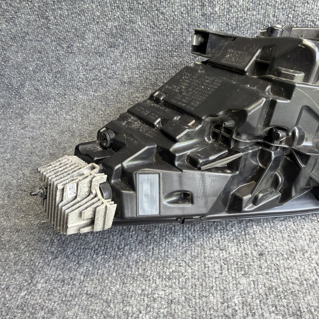 2017-2020 TESLA MODEL 3-Y HEADLIGHT RIGHT PASSENGER  1077372-00-L LED OEM