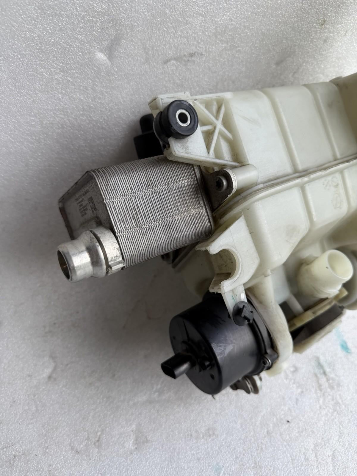 ♦️2017 - 2023 TESLA MODEL 3 COOLANT EXPANSION TANK WITH PUMP OEM, 1097016-00-D