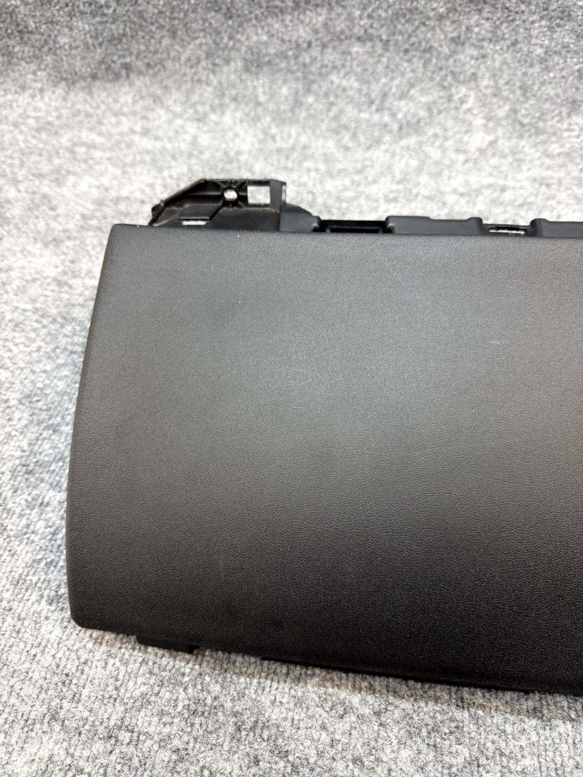 2020 - 2024 TESLA MODEL Y DASH GLOVE BOX COMPARTMENT STORAGE OEM, 1083331-00-A