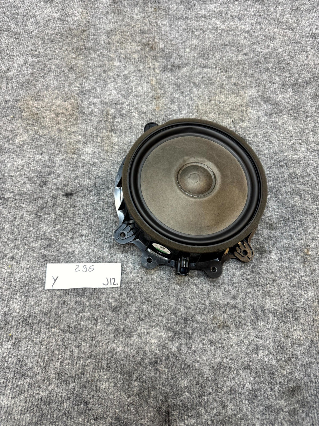 2020 - 2024 TESLA MODEL Y FRONT LEFT / RIGHT SIDE DOOR SPEAKER OEM, 1079744-00-E